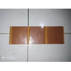 Plafon PVC Motif Kayu Warna Coklat Glossy Merk Shunda Plafon Tipe K9252 Material Dan Terpasang 5