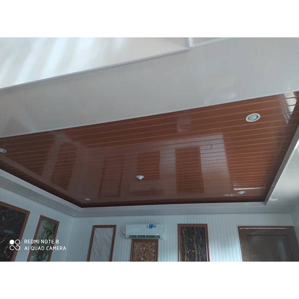 PVC Ceiling Motif Wood Glossy Brown Color Shunda Plafon Brand Type K9252 Material And Installed