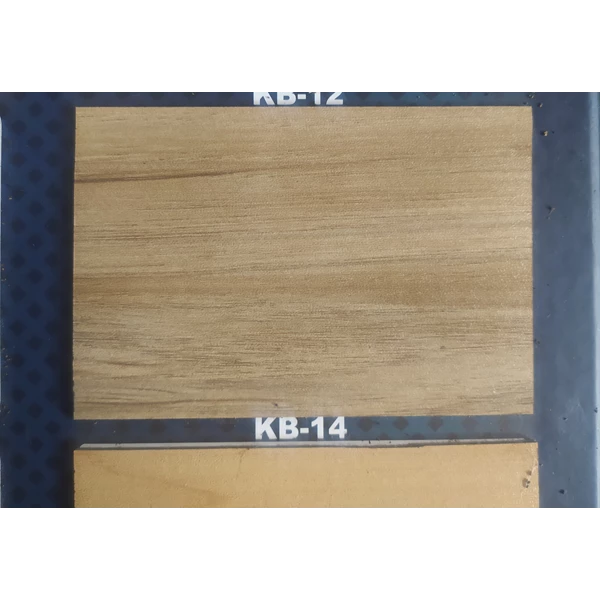 Lantai Kayu Vinyl Motif Serat Kayu Merk Kang Bang Tipe KB 14 Untuk Lantai Rumah Kantor Apartment Dengan Ukuran Per Pcs Panjang 91 Cm x Lebar 15 Cm